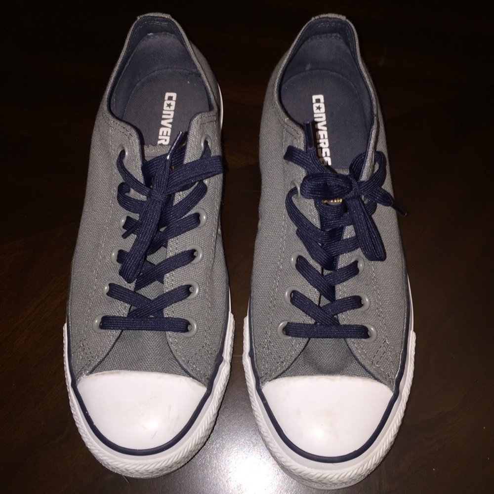 Converse gray color men Sz 7.5/women Sz 9.5